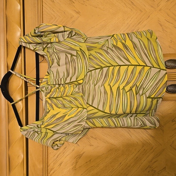 Apt. 9 Tropical print halter style cold shoulder top - Picture 2 of 8